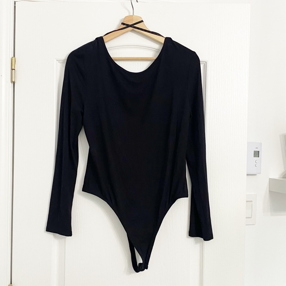 MISSGUIDED | Black back scoop longsleeve bodysuit